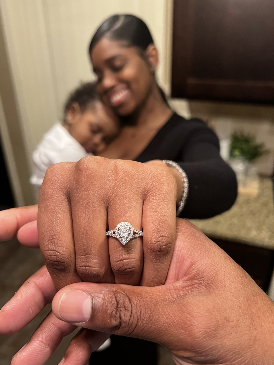 keeeeeks31's tweet image. Met and dated in high school. Went our separate ways. Rekindled a friendship then relationship as adults. Now we share a beautiful baby boy and I am his fiancé ❤️ @OnBigTuss