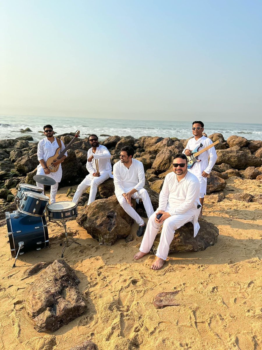 sourendrospeaks's tweet photo. Vizag Blues
By the sea https://t.co/2Lw2QhBBgQ