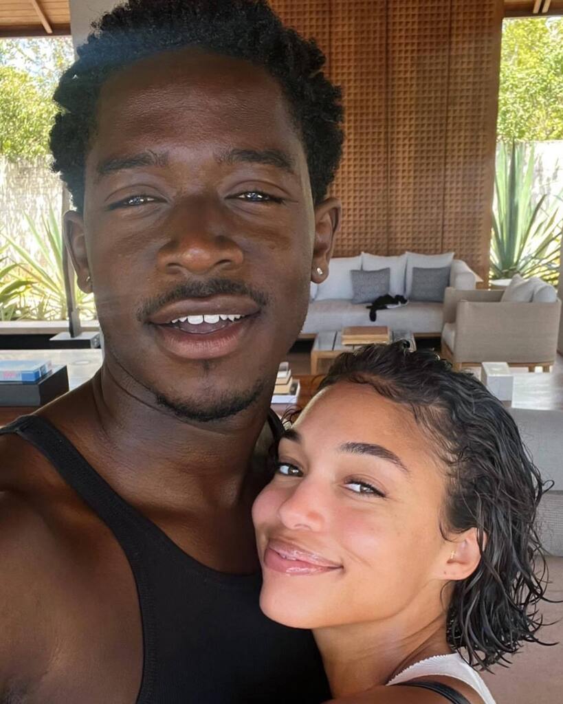 TheYBF's tweet photo. Beach, bae, and a brand new role! 

#DamsonIdris and #LoriHarvey are giving the people major #EasterGoals with their romantic getaway and stunning snaps. And there was plenty to celebrate. 

Fresh off his success on #Snowfall, Damson is now set to share … https://t.co/IWSFsTfXCh https://t.co/3uEdyzfXnf