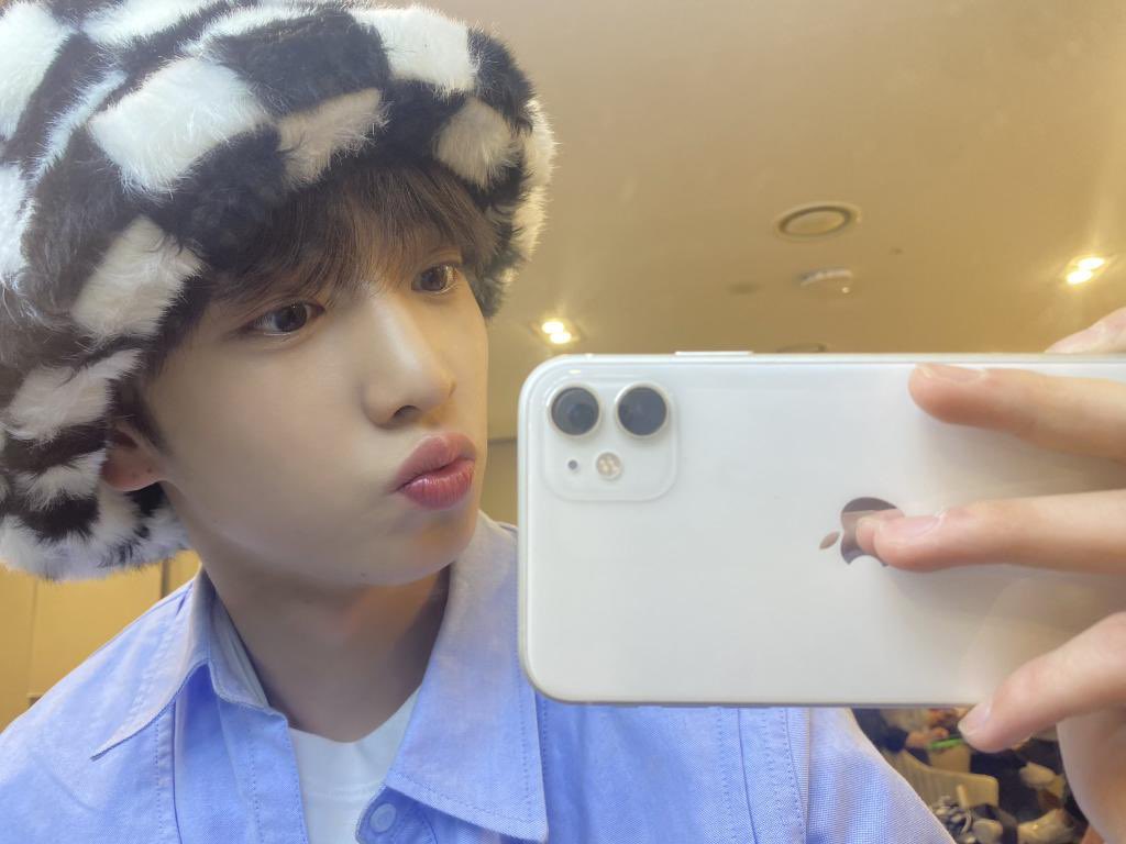 YujunFrance's tweet photo. ﮩ٨ـTWITTERﮩﮩ٨ـ⠀11.04.2023 

J'aime beaucoup ce chapeau ㅎㅎㅎ Comment est-il, est-ce qu'il me va bien ?? 😘💛

#xikers #싸이커스 #YUJUN #유준 @xikers_official https://t.co/YLXhO3XF78