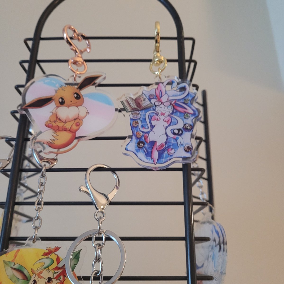 Galaxymew2's tweet photo. My keychains are ready for the next anime convention! 
They turned out amazing! https://t.co/iEFRs3Df6G