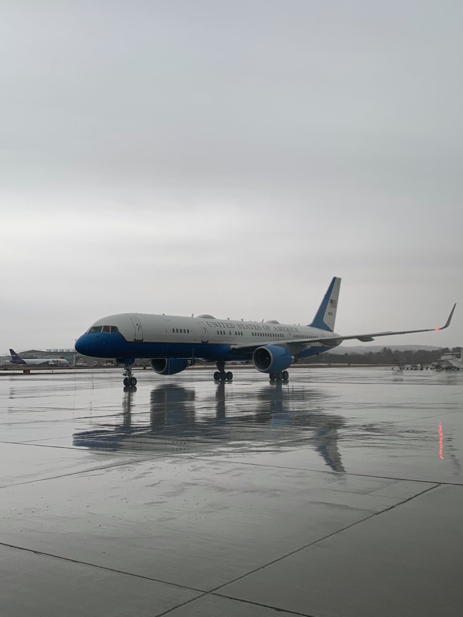 FlyHeritage's tweet photo. Heritage employees had the privilege to assist with the arrival of the First Lady @FLOTUS  into Burlington, Vermont.
#BTV #FlyHeritage #Aviation #VermontBusiness #flyBTV #Burlington #FBO
#BPTWVT #BestPlacesInVT #Bcorp #ESOP #FirstLady #assist #betatechnologies https://t.co/U033WQBxk3