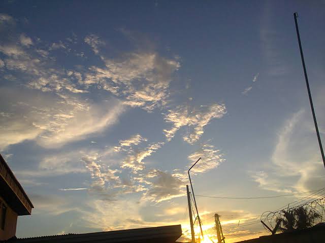 The sky by 6:23pm in lagos Nigeria. What time is it over there? ☄️💙
#NFTCommunity #nftfam