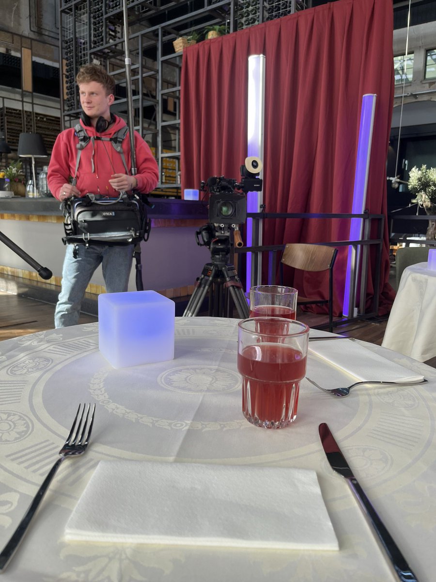 Vol in de make-up vandaag voor de opnames van TV-programma “Restaurant van de toekomst,” dit najaar te zien op <a href="/npo_3/">NPO法人もう一つのプロジェクト</a> 

Super interessant om te zien wat er in 2050 op ons bord gaat liggen…

Wat denk jij dat we in de toekomst gaan eten?

#Restaurantvandetoekomst #duurzaameten