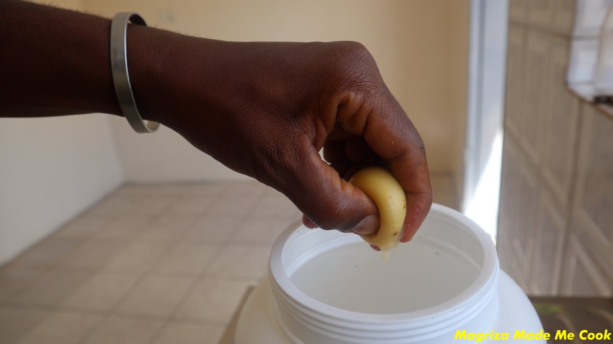 6/

Step 4 – Place the seeds/kernels in a pot or container (back in the day the clay pot was the most favoured container to brew Umkumbi).

#Umkumbi