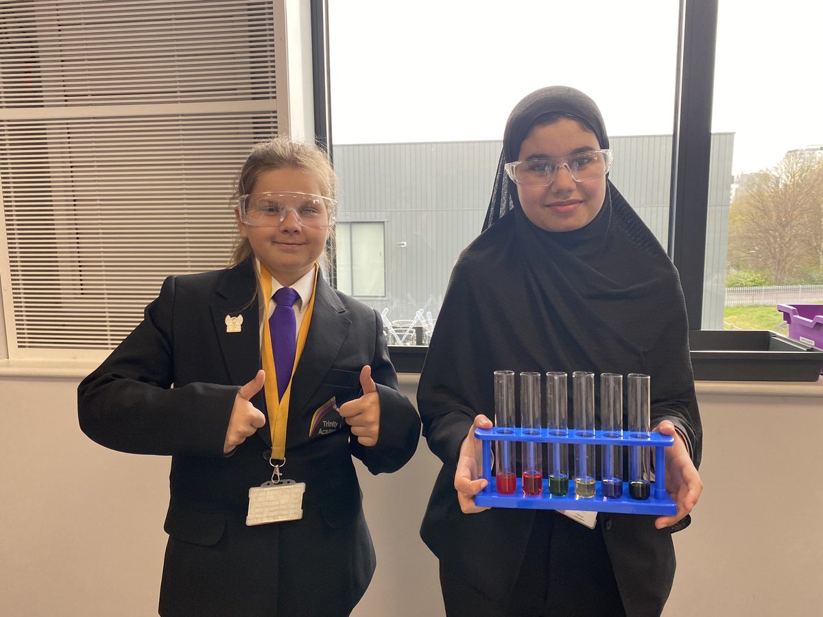 ScienceTAL's tweet image. Some beautiful pH rainbows to brighten your rainy evening! 🌈🧪#scienceclub #involve