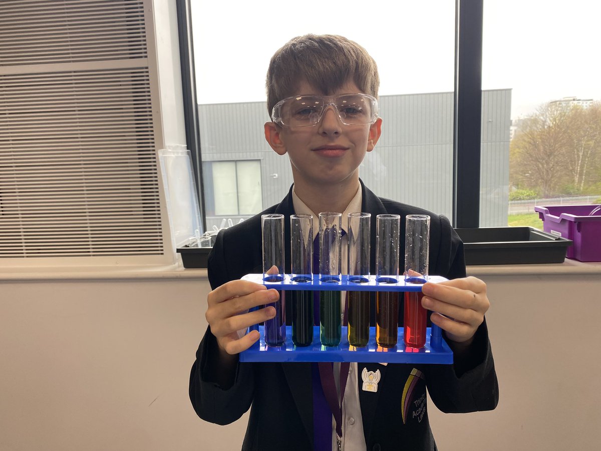 ScienceTAL's tweet image. Some beautiful pH rainbows to brighten your rainy evening! 🌈🧪#scienceclub #involve