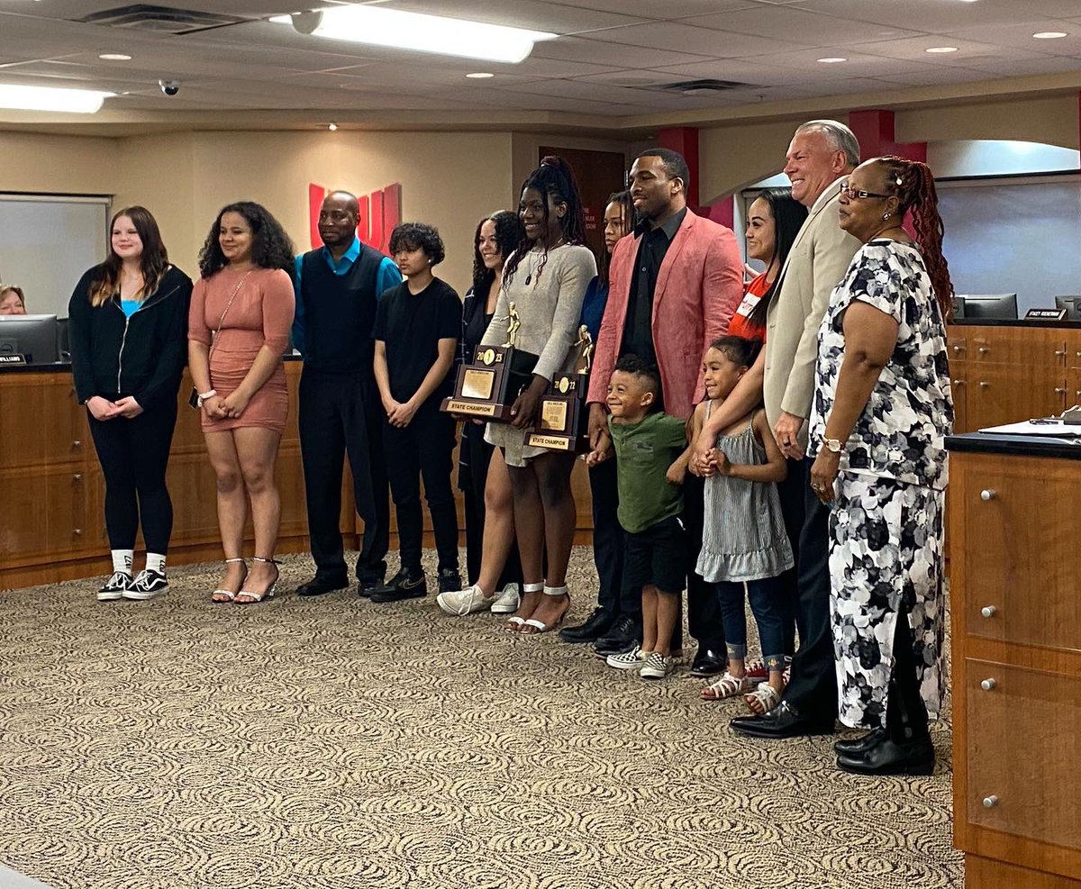Tulsa Union Girls Wrestling (@uniongirlsw) on Twitter photo April 11th the Union Girls wrestlers were honored at the State Capitol by Mr. Ross Ford then later that evening were recognized at the Union Board meeting. What a great day and year for these young ladies. <a href="/Union_Athletics/">Union Athletics</a> April 11th the Union Girls wrestlers were honored at the State Capitol by Mr. Ross Ford then later that evening were recognized at the Union Board meeting. What a great day and year for these young ladies. <a href="/Union_Athletics/">Union Athletics</a>