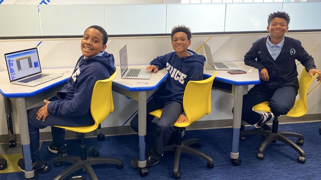 Annenberg_FDN's tweet image. 💻 Recently at @southlatech, students from @PriceSchools participated in special robotics and coding courses taught by @SouthLARobotics and @banksfamilytech! @AnnLearner and #AnnenbergTech were proud to help support these amazing programs.