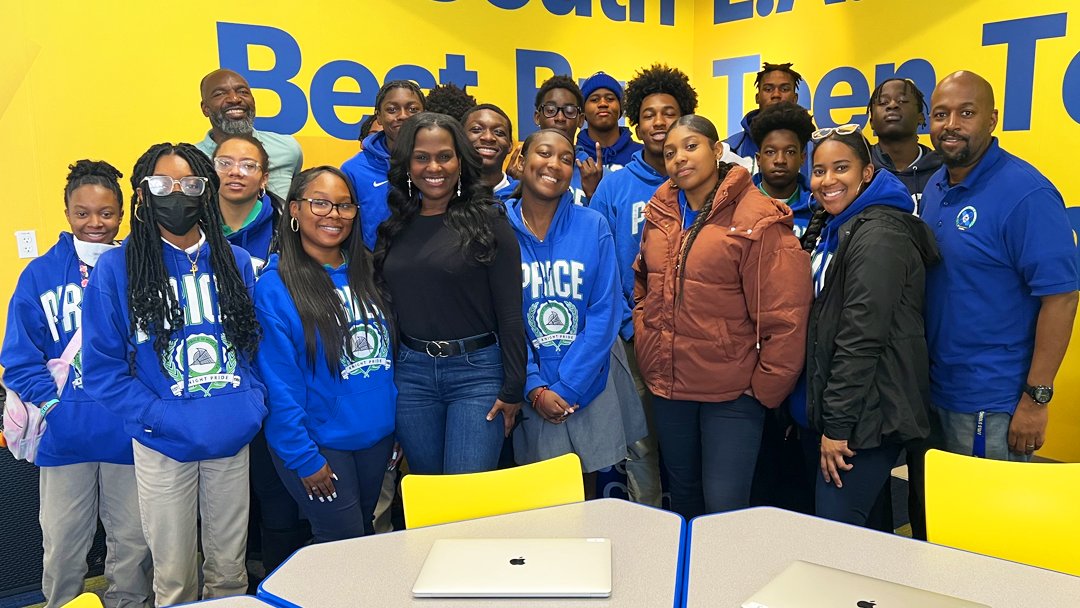 Annenberg_FDN's tweet image. 💻 Recently at @southlatech, students from @PriceSchools participated in special robotics and coding courses taught by @SouthLARobotics and @banksfamilytech! @AnnLearner and #AnnenbergTech were proud to help support these amazing programs.