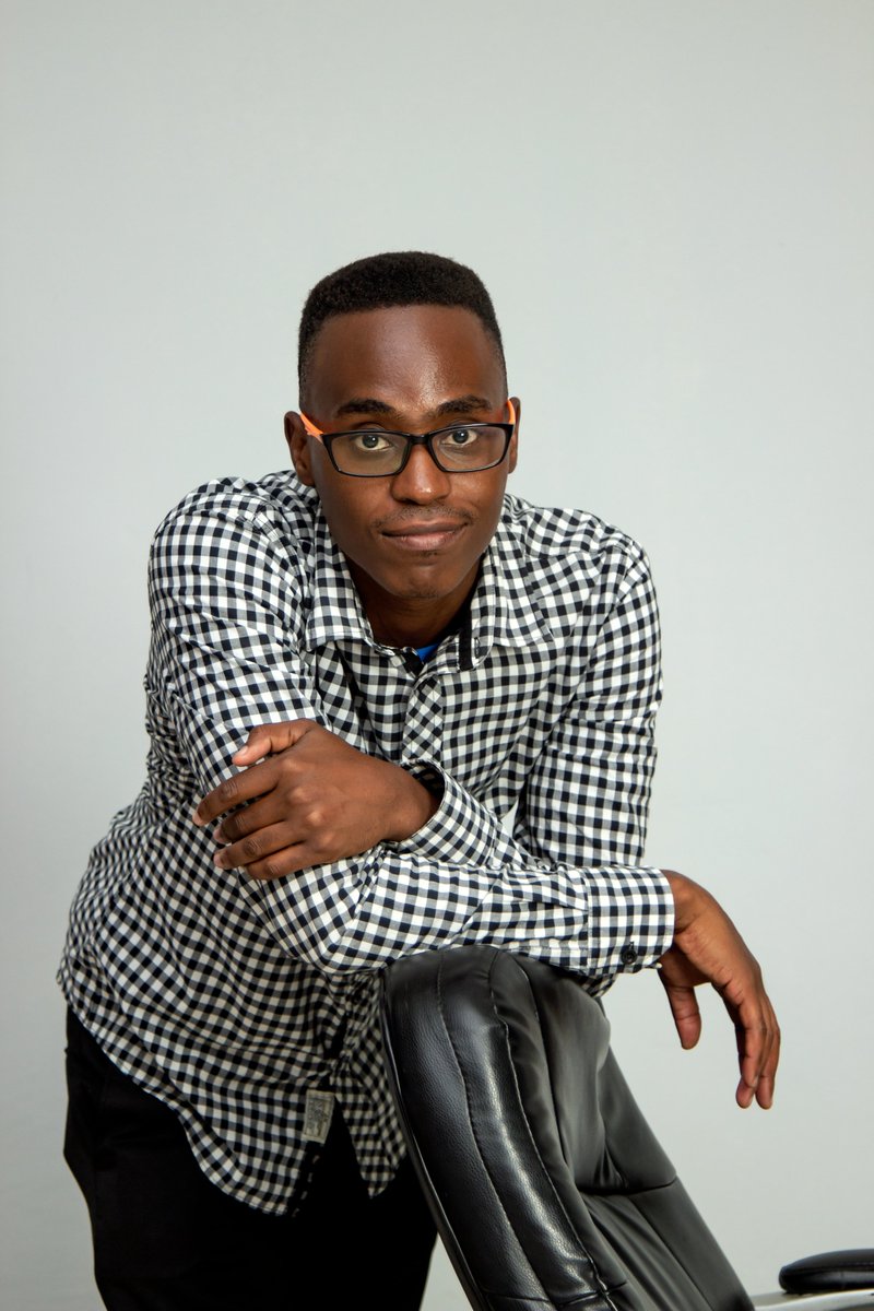 30 and up Twitter drop a pic of yourself (and your age if you’re comfy) 

 33.  Trying to carve a profitable path for Nerd Culture in my country