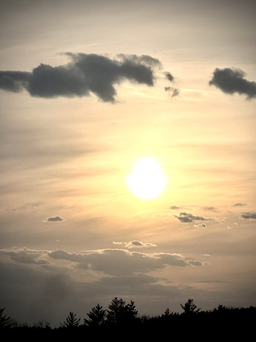 Wool_Witch's tweet photo. Sunset. West Baldwin, Maine. #sunset #sunsetphotography #photograghy #landscapephotography #PhotographyIsArt https://t.co/17JhLz82ur