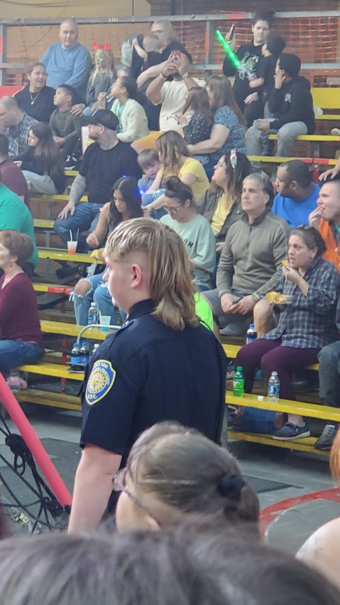 MeNtAl_MiChAeL's tweet photo. Jr police in training. More like junior doosh bag in training. ๐คฃ #doosh #haircut https://t.co/8Hl3qb6tlJ