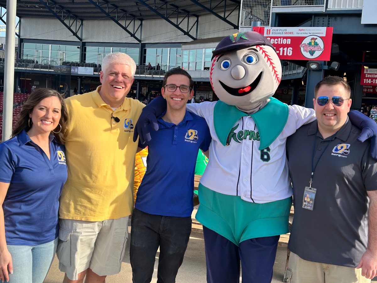 Not really a selfie, but a great opening day crew! Go <a href="/CRKernels/">Cedar Rapids Kernels</a>!  #kernelsselfie <a href="/Joe_Winters/">Joe_Winters</a> <a href="/JackLido/">Jack Lido</a> <a href="/KCRG/">KCRG-TV9</a>
