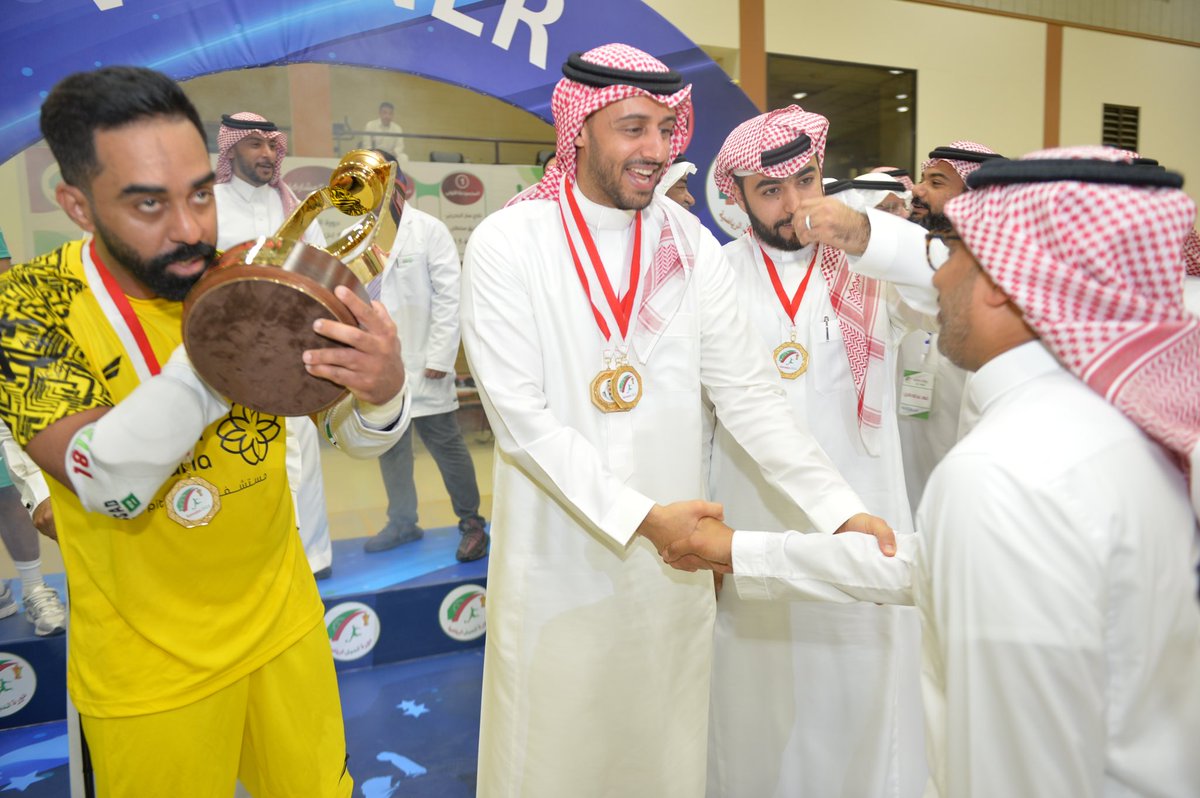 AldabalAbdullah's tweet photo. لقطات متنوعة لنهائي البطولة🤩🔢 

💚| #نهائي_دورة_الفقيد_عبدالله_الدبل 
🏆| النسخة الخامسة عشر 
💬| الدورة إحياء ذكرى وترسيخ مبادئ 
📆| رمضان 1444 هـ
🏟| صالة نادي الاتفاق https://t.co/UFvFkDhDJ9