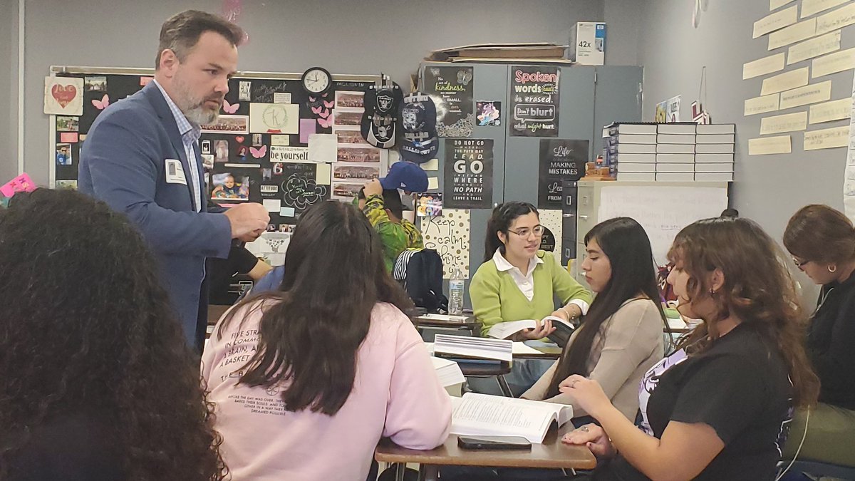MichaelMGuevara's tweet photo. "Something is always about something bigger." @Brandon_Abdon working with students and teachers in @BrownsvilleISD. @PerfectionLearn #AMSCO https://t.co/RSPV8e3DIJ