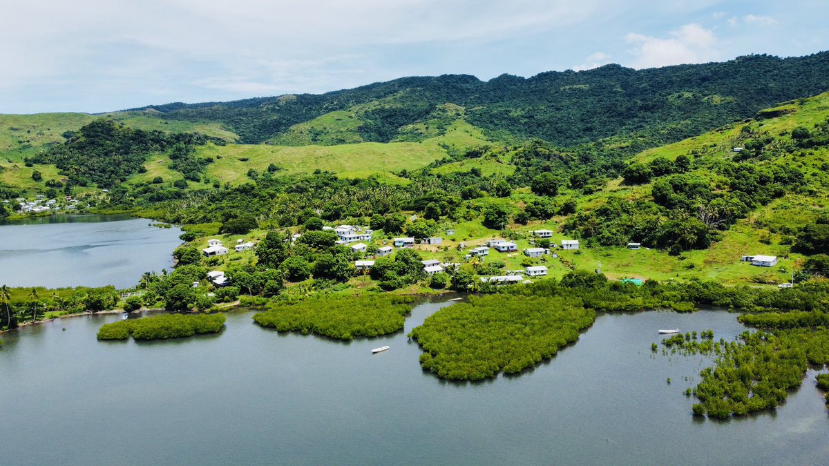 LebaGaunavinaka's tweet photo. Collaborating with Fiji Ministry of Waterways, #WRI #CFAH& #SPC on nature-based seawalls to help address the challenges of coastal erosion and climate change in Fiji. The need for coastal protection & sustainable solutions that enhance rather than degrade the natural environment. https://t.co/TkNm47mZGZ