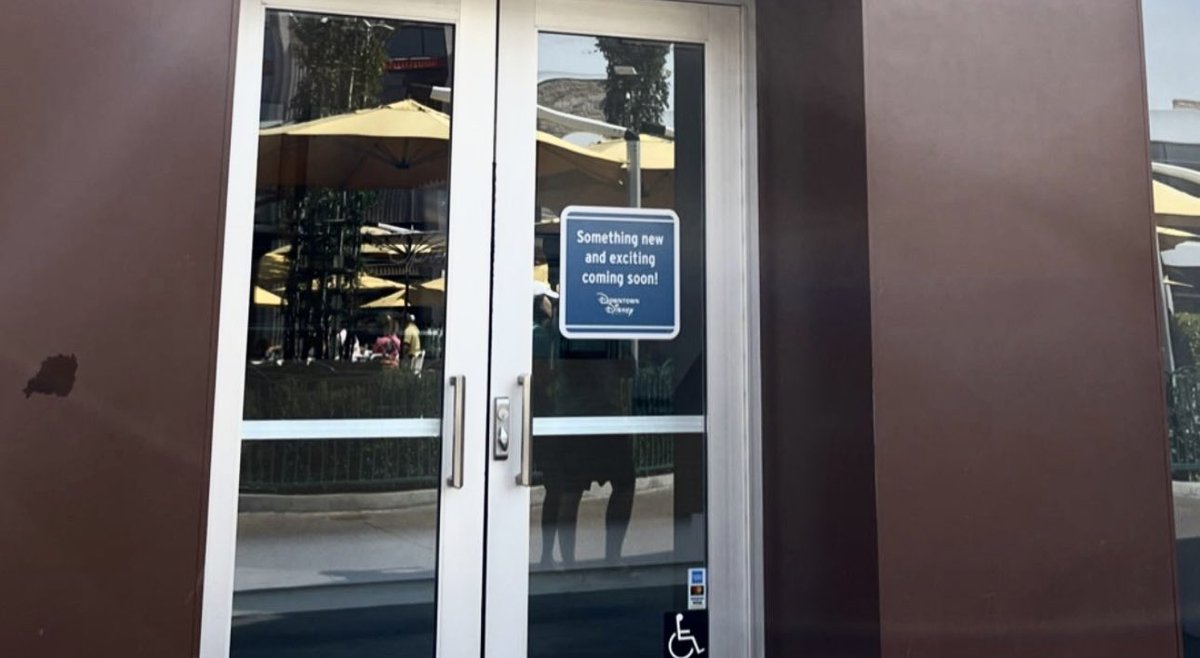 Just Ask Danny📱 on Twitter "Sprinkles Cupcakes in Downtown Disney has