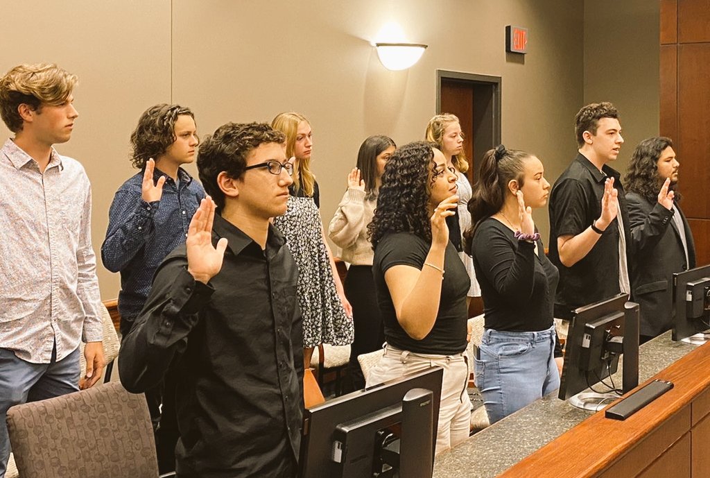 ALL RISE

TEEN COURT is in SESSION

GlobalYouthJustice.org