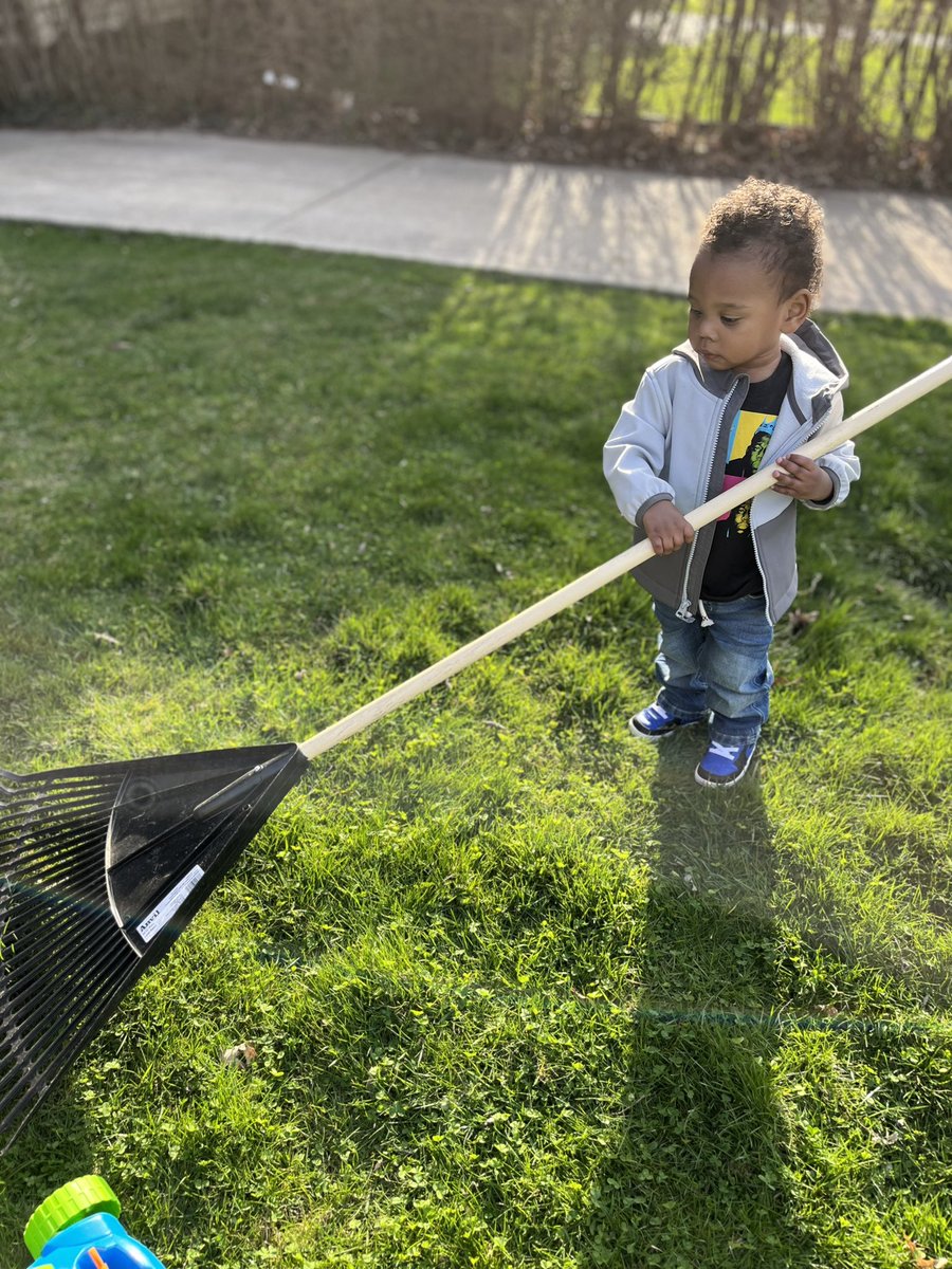 hamp_dachamp15's tweet photo. Just hired a new lawn guy…. True Green ain’t got nothin on this kid

#springcleaning 
#lawncare 
#memories https://t.co/9v11GzjIIM