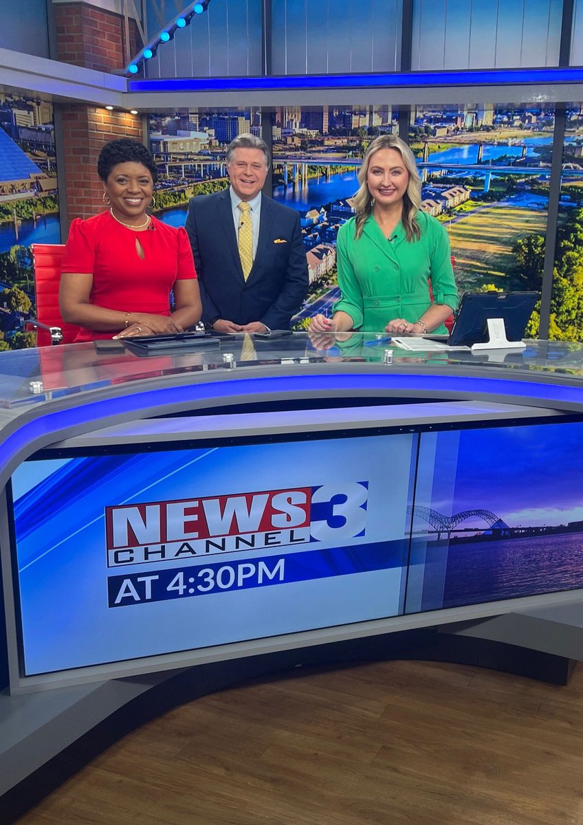 ShayA_WREG3's tweet photo. A terrific Tuesday working with @AThompson_WREG3 and @JJaggers_WREG3! Today we apparently decided we were going for the stoplight look๐ฆ https://t.co/Vozh3AKtkC