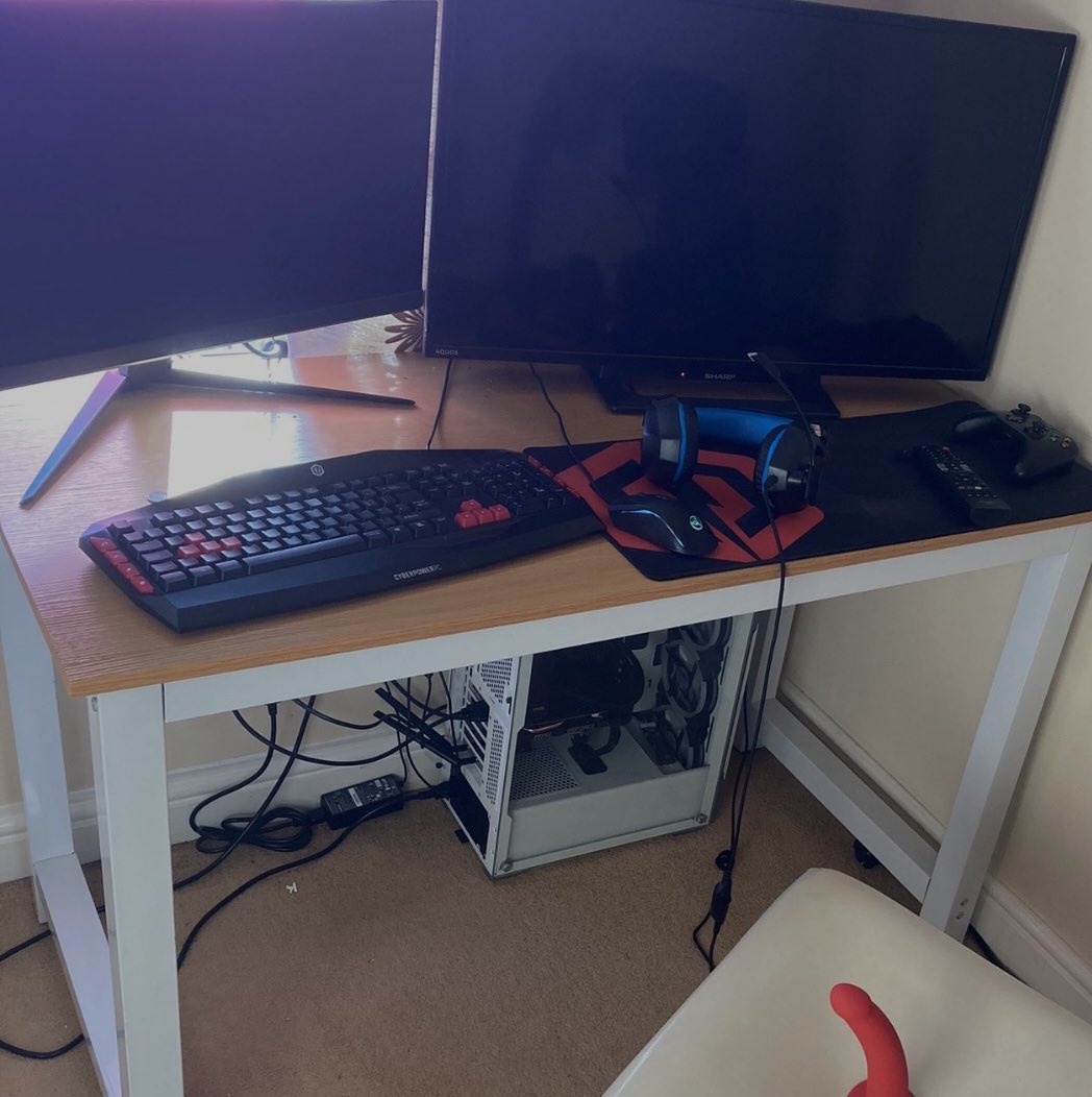 _zombidex's tweet photo. my new gaming setup, what games should i get!! https://t.co/13DwVZTMNY