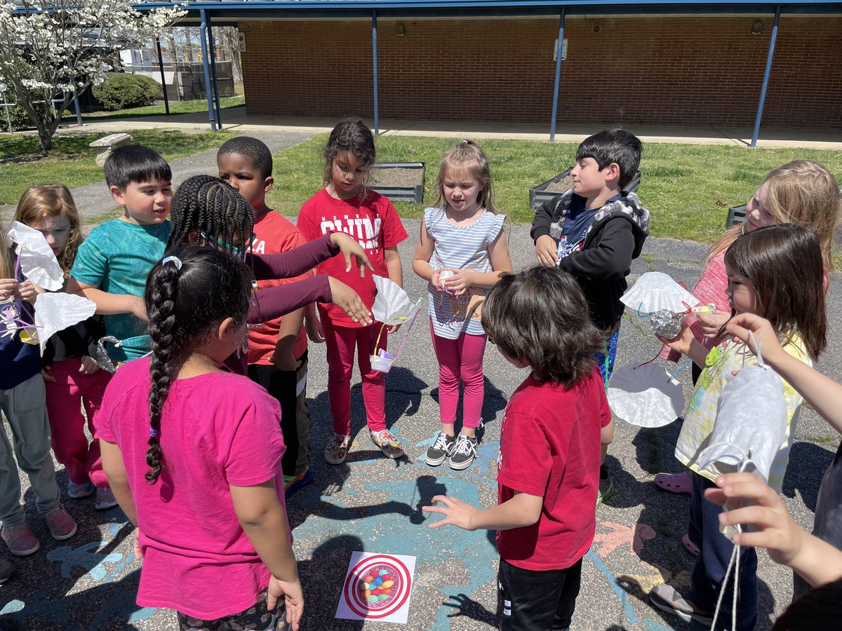A perfect spring day to go outside <a href="/PinchbeckESRays/">Pinchbeck Elementary School</a> and test parachutes! Students #collaborated and used their #criticalthinking to go through the STEAM process and create parachutes for their Peeps! We even had seatbelts! 🪂 <a href="/HCPS_Innovates/">HCPS Innovative Learning</a> <a href="/Henrico_Steam/">Henrico STEAM</a> <a href="/cbdfellows/">Carey Fellows</a>