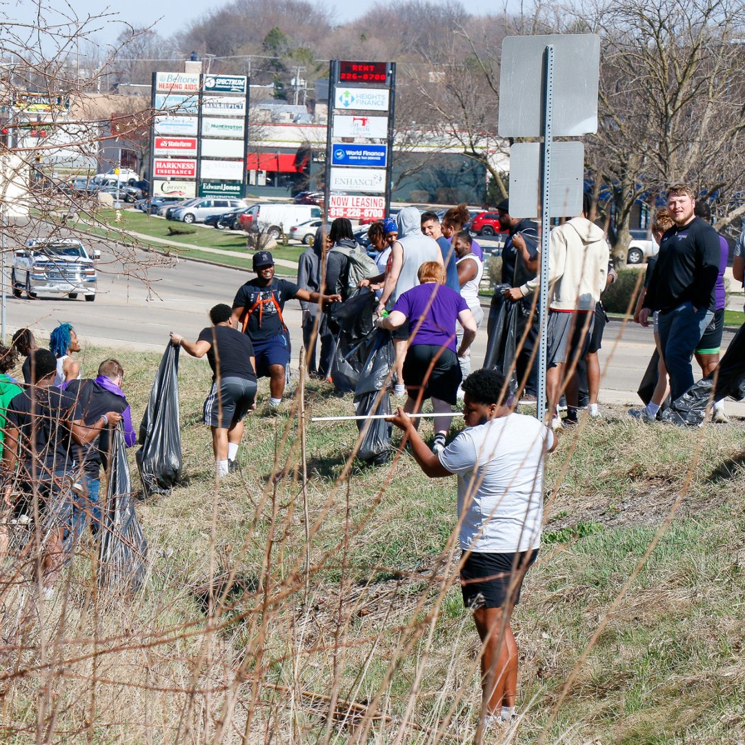 <a href="/RockfordUFB/">Rockford U Football</a> went out and cleaned up litter on the side of E. State Street today. Good work, everyone 🏈