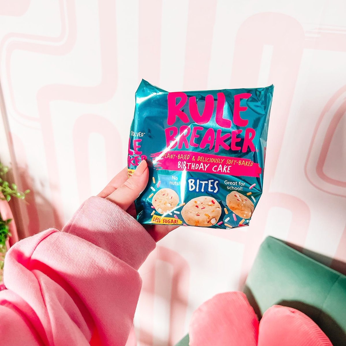 BeARuleBreaker's tweet photo. Birthday Cake Bites anyone? ๐
Thanks for the โค๏ธand the ๐ท @theintrovertedition!
#bearulebreaker #rulebreakersnacks #snacktimesolved #vegan #glutenfree #glutenfreevegan #foodallergyfriendly #allergenfree #top8free #nutfree #birthdaycake #birthday #birthdaycelebration https://t.co/8oFqmBitLF