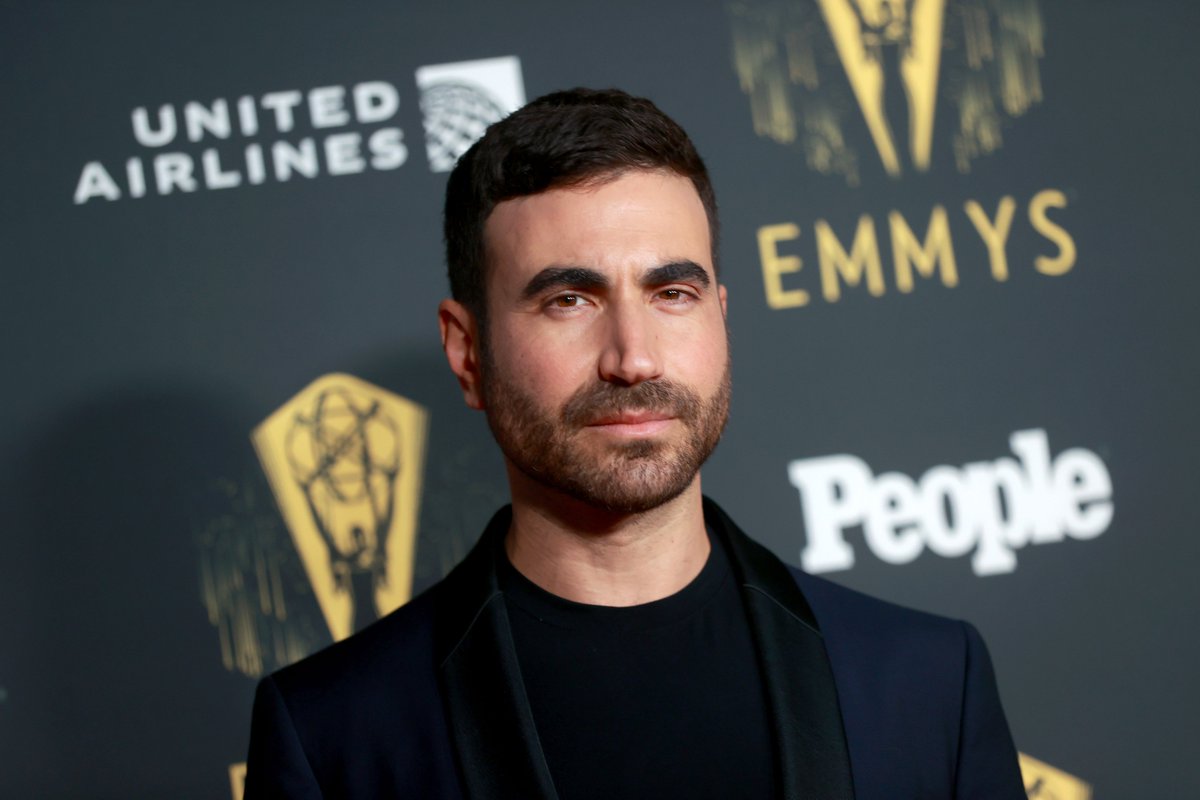 IndieWire's tweet photo. Brett Goldstein is revealing his secret to a peaceful life: “People ask, ‘What do you do to relax?’ What always makes me happy is looking up ‘Twin Peaks’ fan theories.” https://t.co/1K2pqiNtlG https://t.co/VG8eZvLwAG
