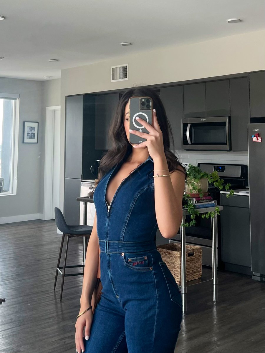 Charli Burnett tweet media