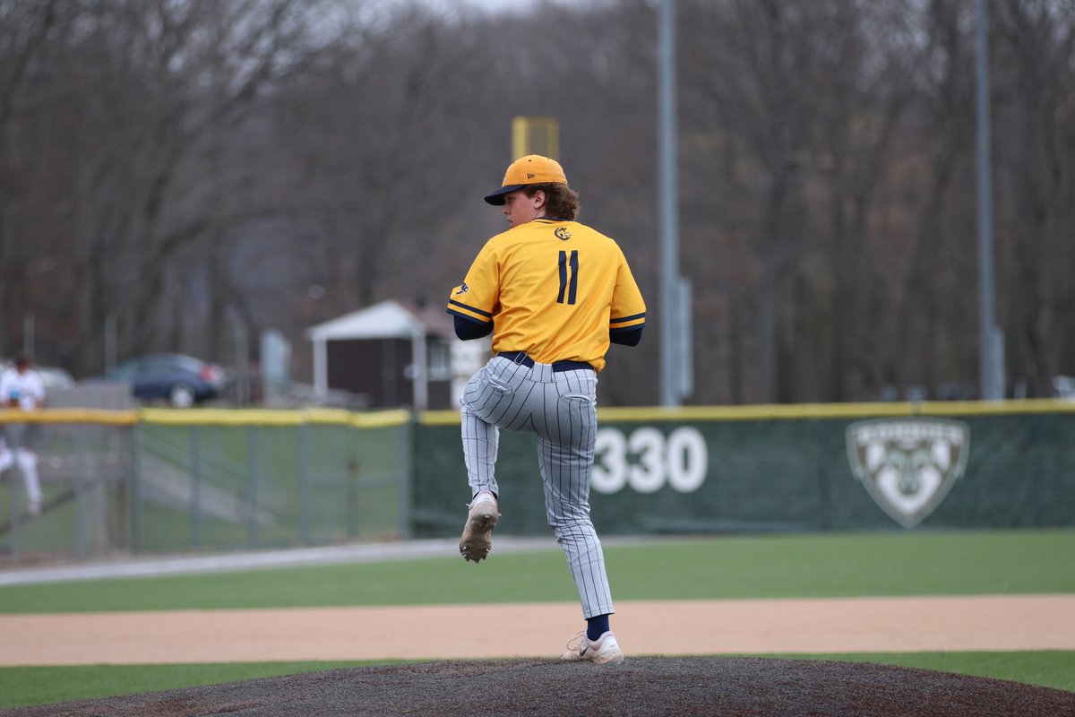Sam Staerker blanks the Bonnies in the sixth and the #Griffs tack on three more to make it a 10-3 game. 

Brett Kochanski will come in for the bottom of the seventh.