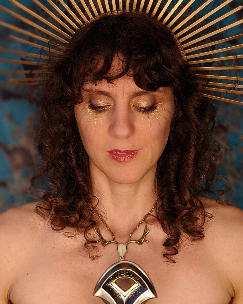shamelessbuzz's tweet photo. "musing embedded in an airy and crystalline synth sonority spiced with a booming bass beat, but the song's lyrics are loud and clear"
Turn Up the Volume @TurnVolume2016 on @jamesyuill-produced 'Not Your Angel' by #RuthBlake @ruthblakemusic ~ https://t.co/n17ZqmcN6T @_TeamBlogger https://t.co/NPue9eNbeI