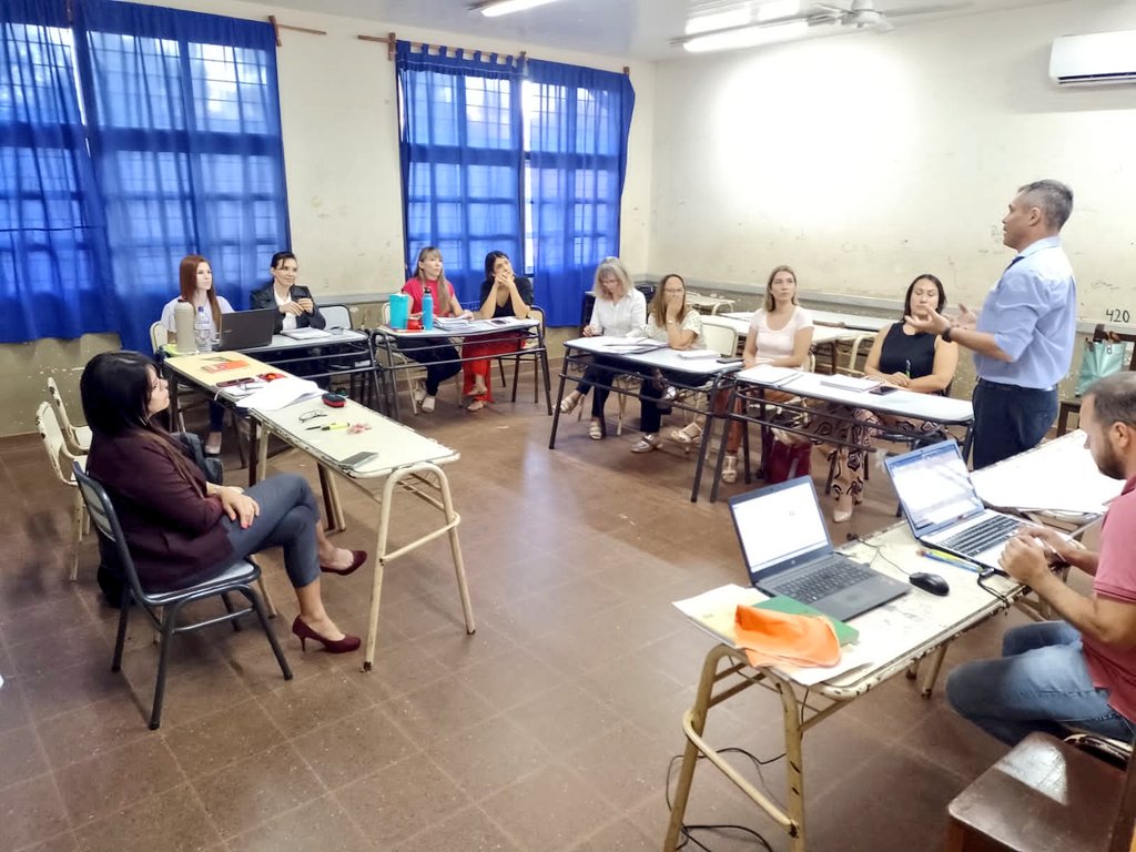oviedo_luis's tweet photo. Jornada de convocatorias junto a Directores de la zona Sur y Centro en la ENS N°5, de San Ignacio.
Formación Docente.
¡Gracias colegas por la participación!
@miguel_sedoff
@linares_cielo
@cjdechat
@jalbertogalarza @CGEMisiones @patriciakijuk
@grillo141 @udpm_misiones https://t.co/xLO8WHTUzM