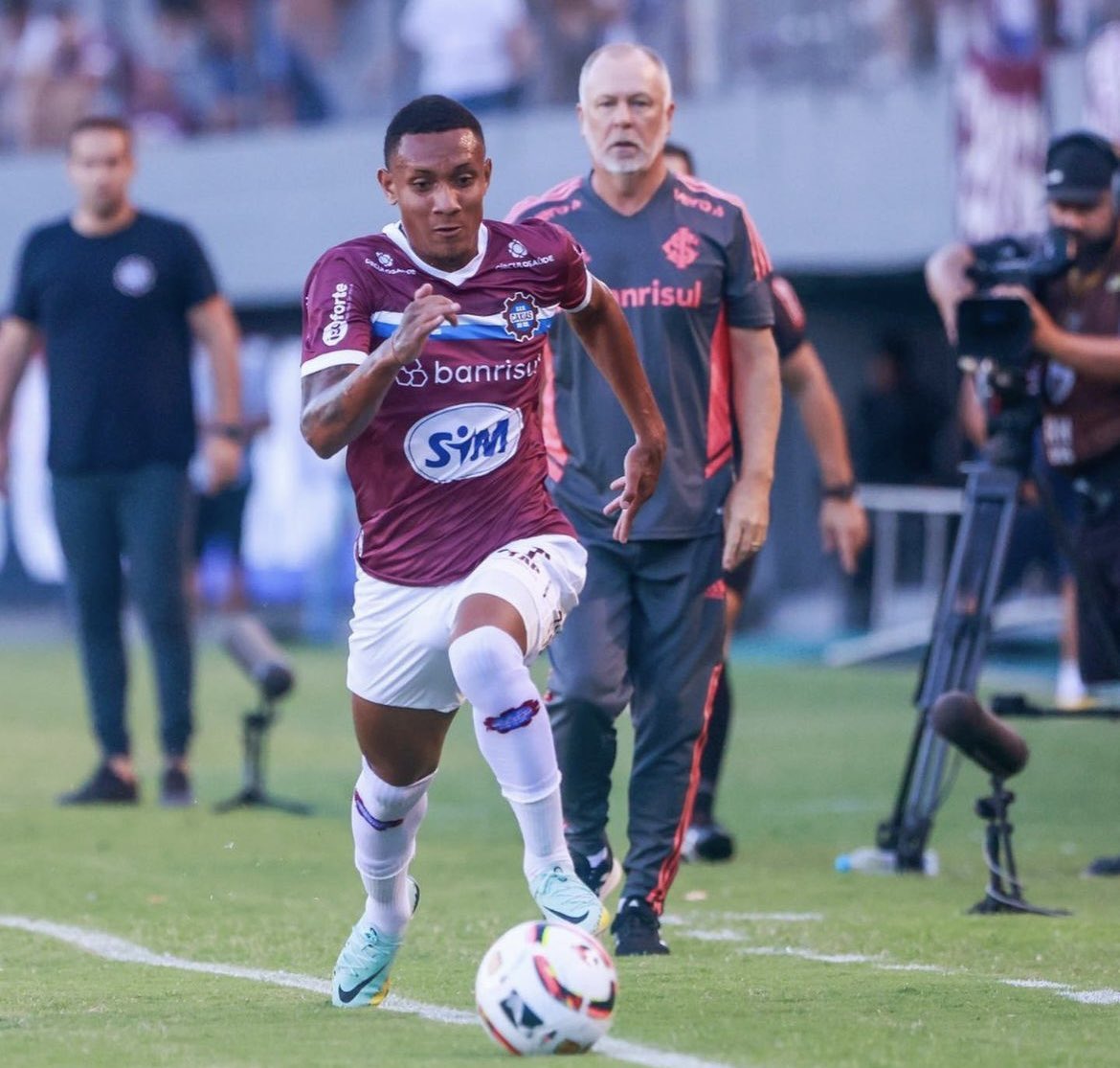 Wesley Moreira é apresentado pelo Coritiba - Esportes