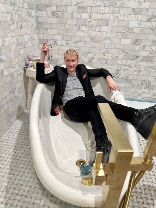 It&rsquo;s my birthday 🥳 https://t.co/E72wSeVP9f<a href="/tag/teslamodel3"class="tags"><span>#teslamodel3</span></a>