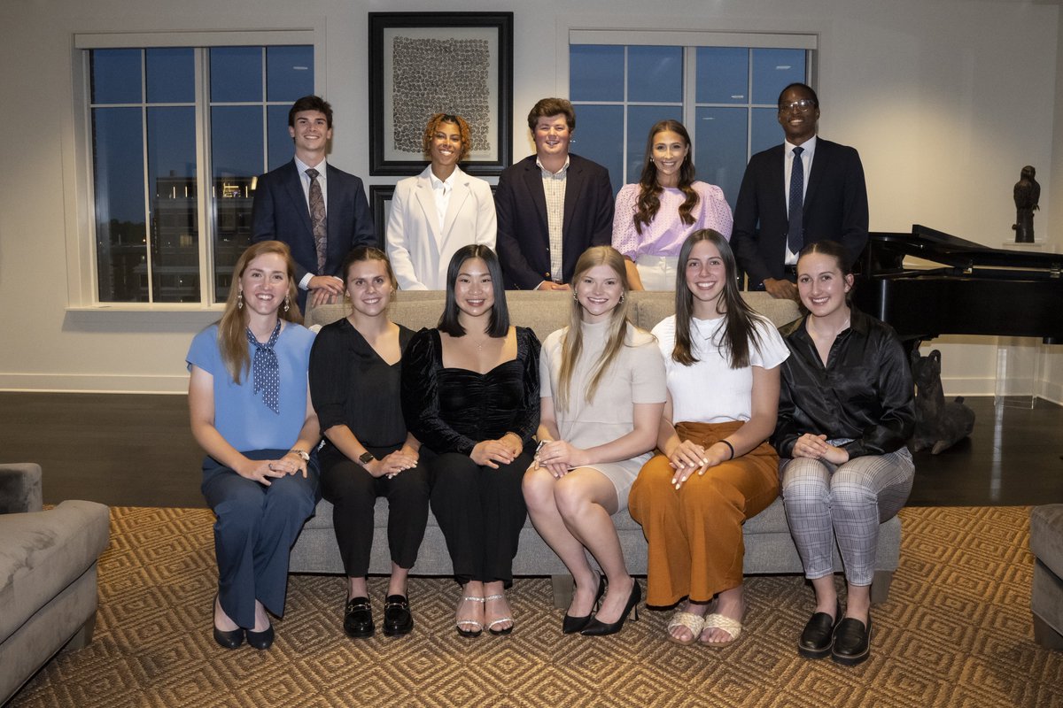 AuburnSoccer's tweet photo. Feeling inspired and ready to be the change we want to see in the world! 💪

We appreciate @JohnCohenAD for taking time to share some wisdom and for having @AuburnSAAC over for dinner.

#WarEagle https://t.co/wJiMHcLWya