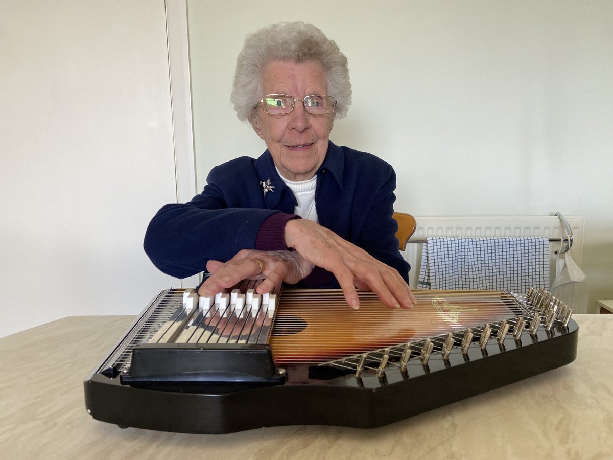 jamesberriman's tweet photo. One happy customer.
Mum’s looking forward to playing her Autoharp again.
#Autoharp #Restring https://t.co/yBfZGCuakz