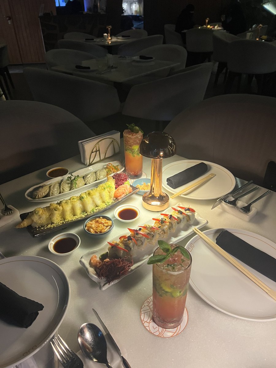 iifatv_'s tweet photo. Sushi date 🤎 https://t.co/BnH1SBJ9hj