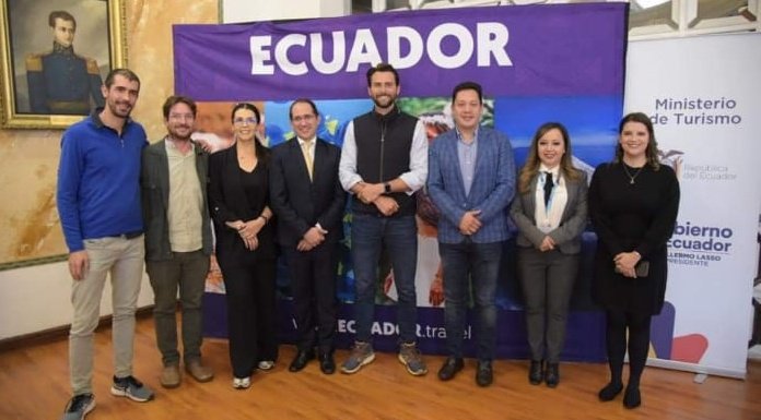 El trabajo en conjunto entre lo público y lo privado es tan importante Sr. Ministro @nielsolsenp cuando será que se reúne con los gremios? La realidad del turismo es otra no la qué le dicen en la zonal...
49 % ocupación, feriado el peor de todos en años. 
<a href="/matiasabadm/">Matías Abad</a> <a href="/HMunetonZ/">Ing.Ind Holbach Muñetón Zaporta. Mgs.</a>