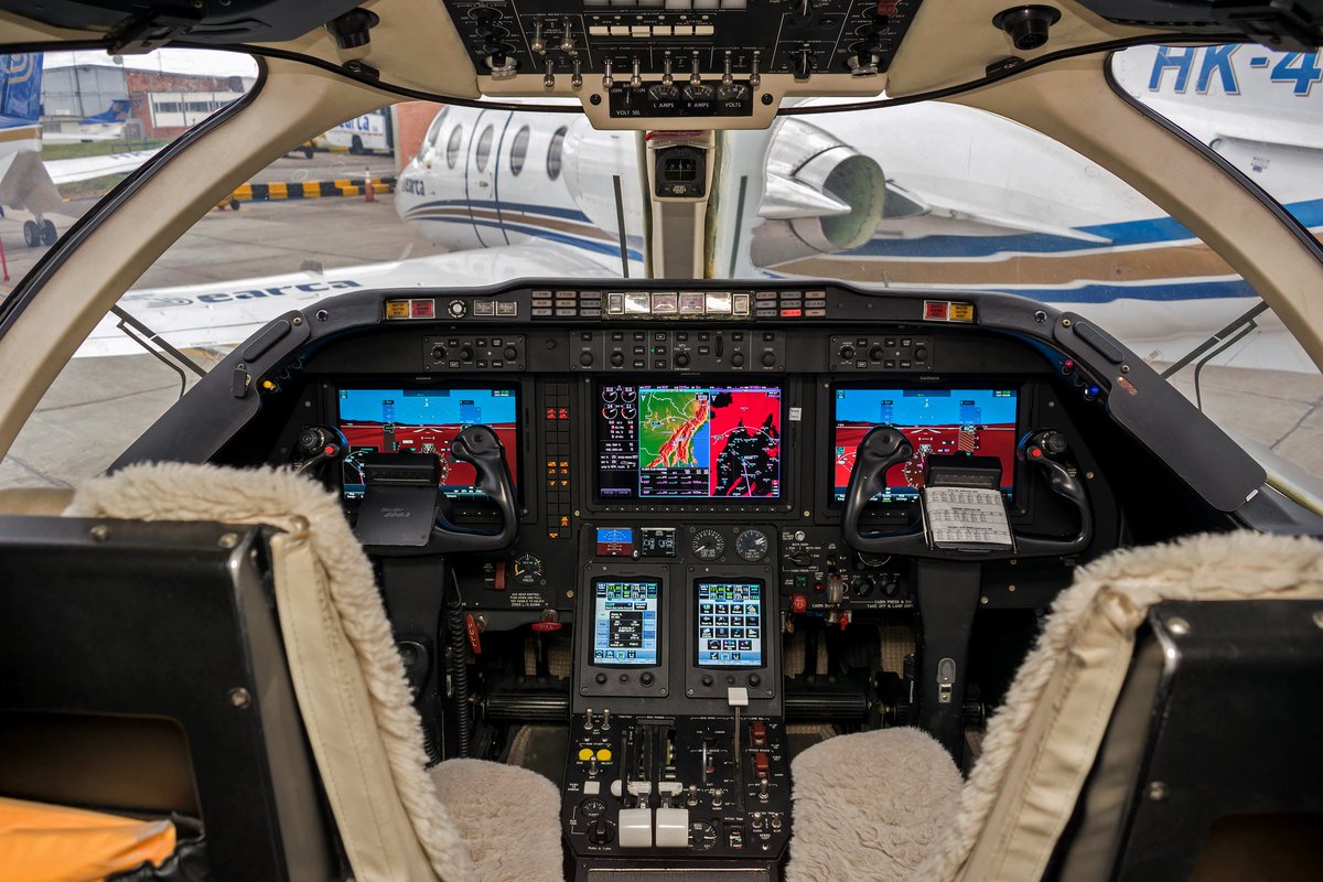 Searca_oficial's tweet photo. ON/OFF⚡️¿Qué te parece la cabina de nuestro Hawker 400A equipada con Garmin 5000NXI? 😍 ¡Comenta qué es lo que más te gusta! ⬇️
#SEARCA #SearcaOMA #GarminAviation #Garmin #Hawker400A #VuelosCharter #VuelosPrivados #PrivateJets #PrivateFlights https://t.co/8yutsJVawV