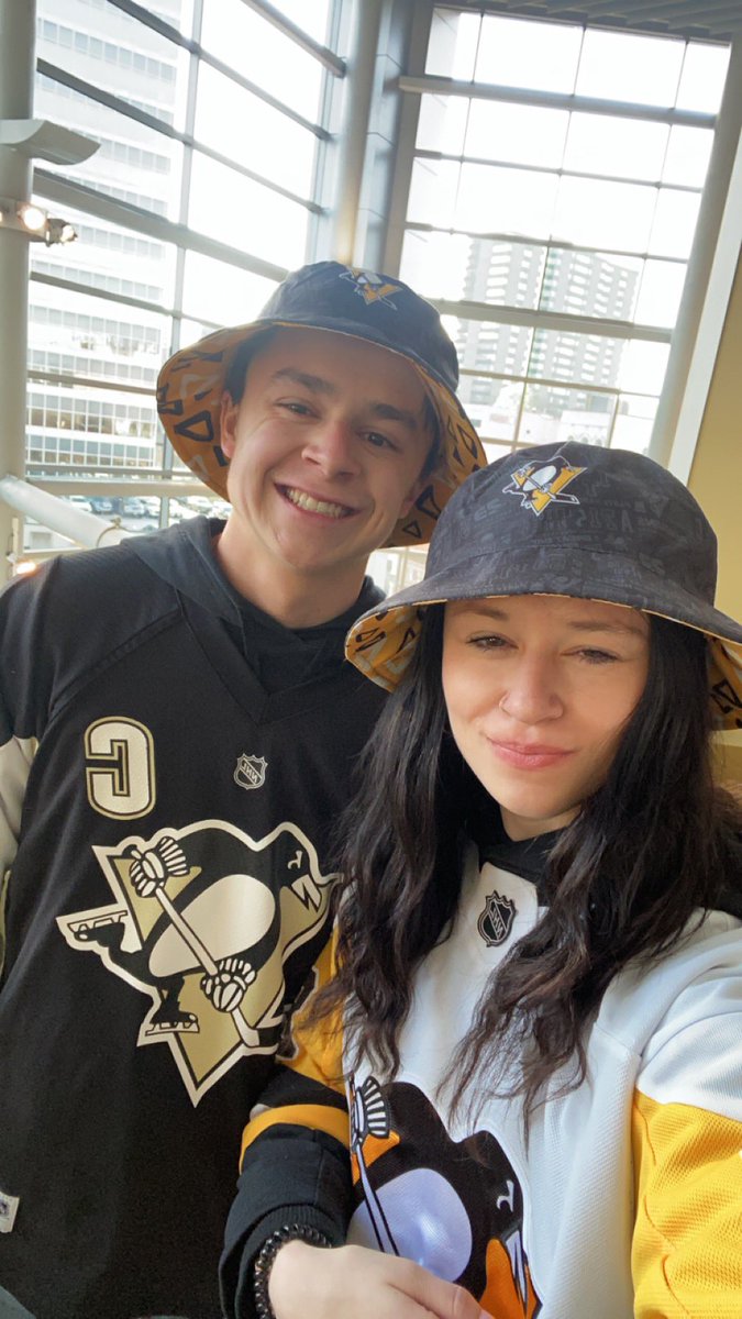 Hopem22's tweet photo. @penguins It’s Bucket Hat Season #LetsGoPens https://t.co/YVYskeiAH3