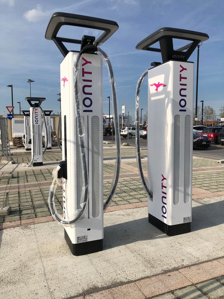 carlolisa's tweet photo. Project “Road to EV” - phase one: exploring. 
A6 Highway, Mondovì exit, Mondovicino shopping center, just a few hundreds meter from the highway.  Among the most electrified stop on the way to the seaside from Torino. 
Brand new Ionity, Evviva (never hear… https://t.co/ny2D0FaSqz https://t.co/33nyqy4gZX