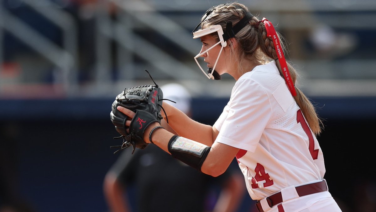 NCAASoftball's tweet photo. .@MontanaFouts became the first DI pitcher since 2015 to earn three @NFCAorg Pitcher of the Week honors in the same season after tossing two-complete games, including one no-hitter against South Carolina, striking out 25 and only allowing three hits.  

#NCAASoftball x @AlabamaSB https://t.co/evQUUyXPUr