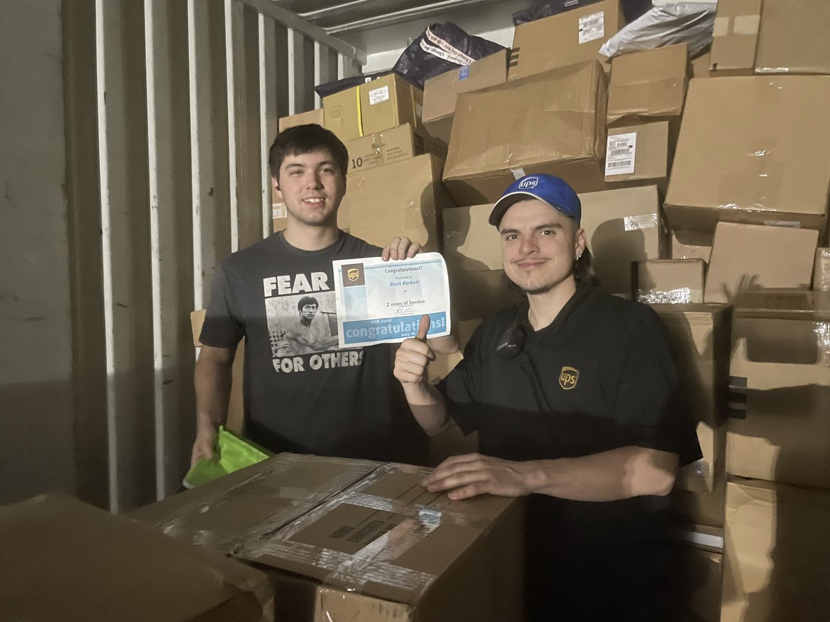 Happy 2 year anniversary to this <a href="/UPSers/">UPSers</a> Brett Burkett!! May you have many years more at <a href="/UPS/">UPS</a> <a href="/bigtymer504/">E.J.⚜</a> #DeliverWhatMatters