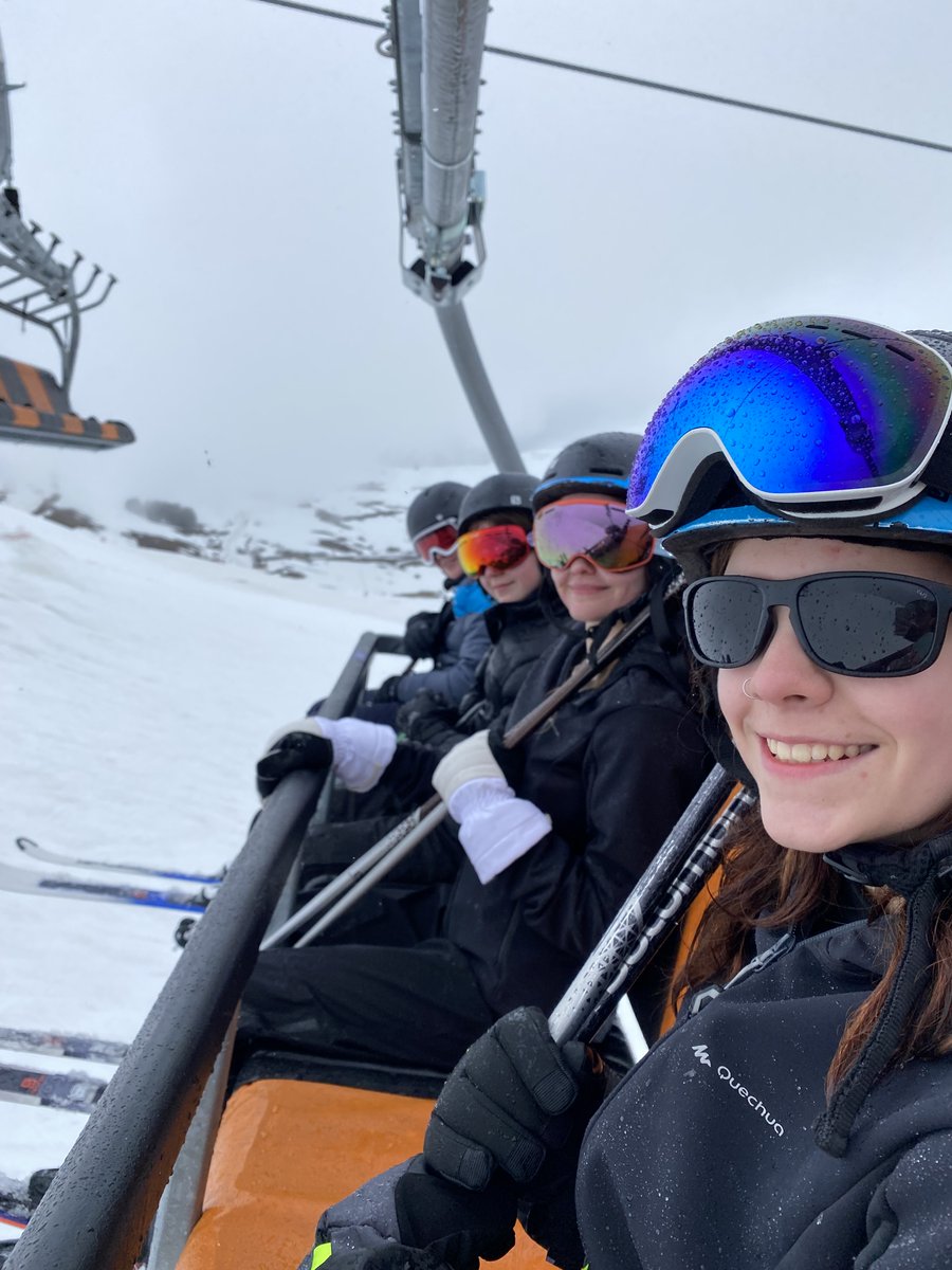 WHS_Snowsport's tweet photo. A cheery bunch even when they can't see 3 feet in front of them! https://t.co/2l4jYQ6LgV