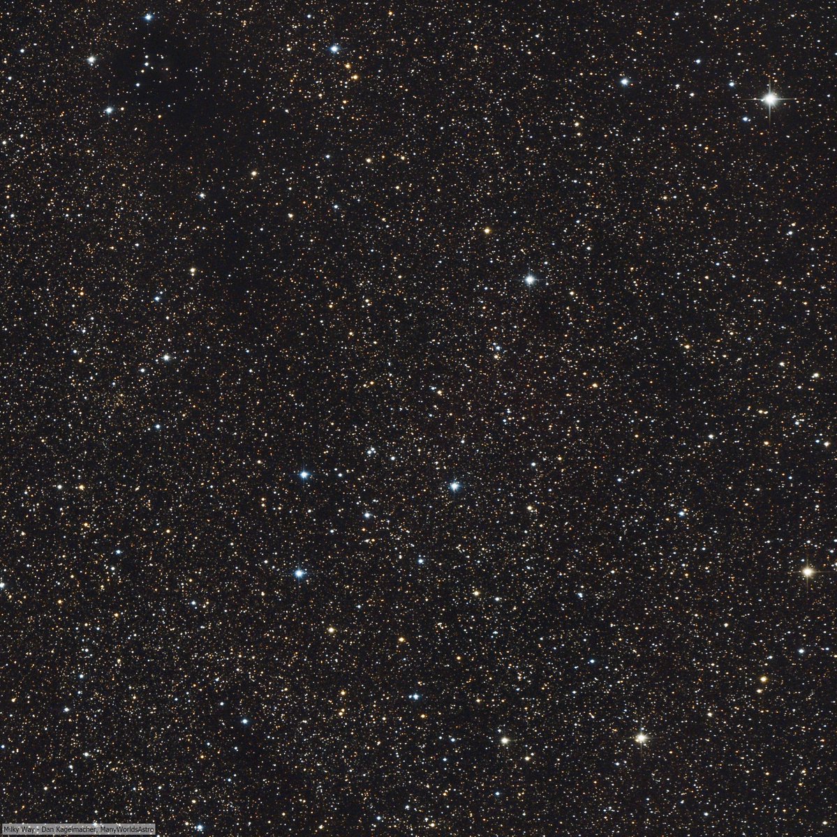 ManyWorldsAstro's tweet photo. Staring into our home galaxy, the Milky Way.

The thousands of stars I captured are packed into a frame slightly larger than the full moon. The darker area in the upper left is not an absence of stars, but rather a cloud of gas in space. https://t.co/LU6uIZCdk2
