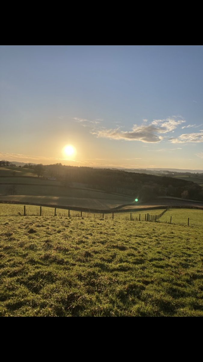 MicheleM_MHA's tweet photo. It’s a tough patch but someone’s got to do it.  Head over to @Mon_Housing website and apply to join our Neighbourhood Team #Monmouthshire #Housing https://t.co/EUfCBAl1lR