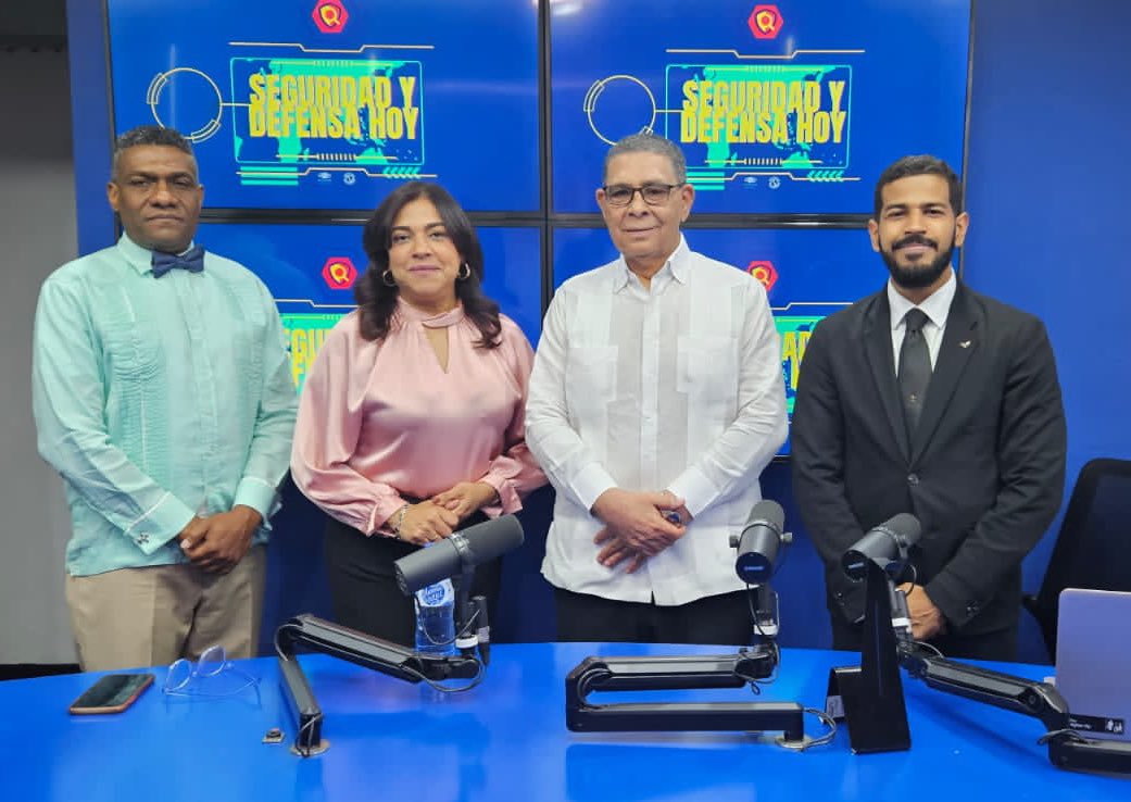 RadioFUNGLODE's tweet photo. En vivo #SeguridadyDefensa
Nos acompaña el Director Nacional de Hogar Crea Dominicano, Julio Manuel Díaz Capellán.
¡Sintoniza! En nuestro canal de YouTube #RadioFunglode
https://t.co/IyNKsiuTaV https://t.co/WWIxHKTGPz