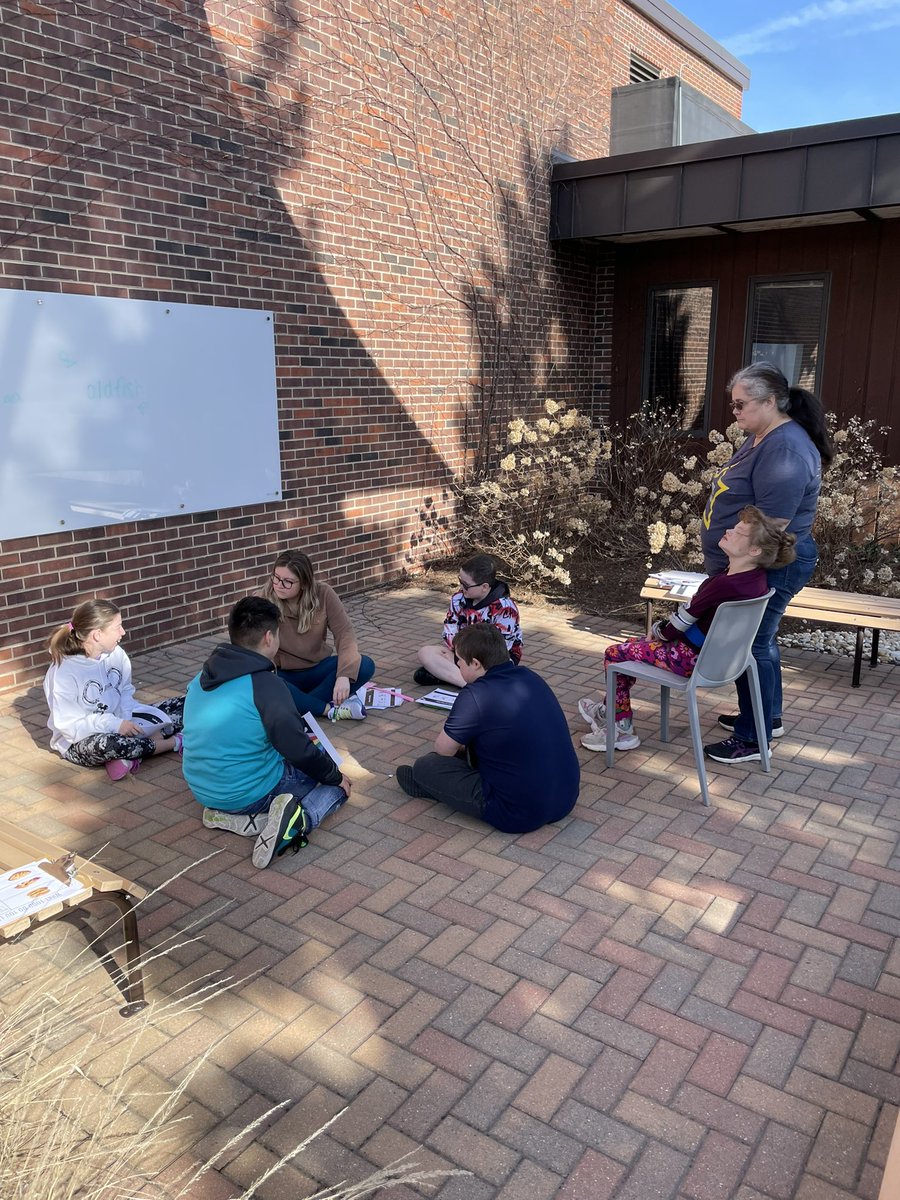 MrsGiangrandSLP's tweet photo. We loved using the “Mac” Yard today for morning meeting with @mslynchmac ‘s class. Everyone learning while enjoying the beautiful weather @D23MacArthur @PHSD23 https://t.co/2mCwyLBquU